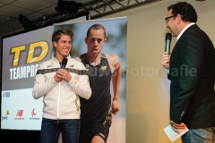 29-11-2014 TeamDistanceRunners Teampresentatie Heiloo Nederland foto: kees Nouws :